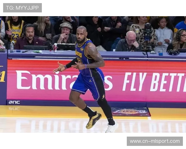 詹姆斯续写传奇，历史得分纪录再创新高！，詹姆斯续约5年2.5亿